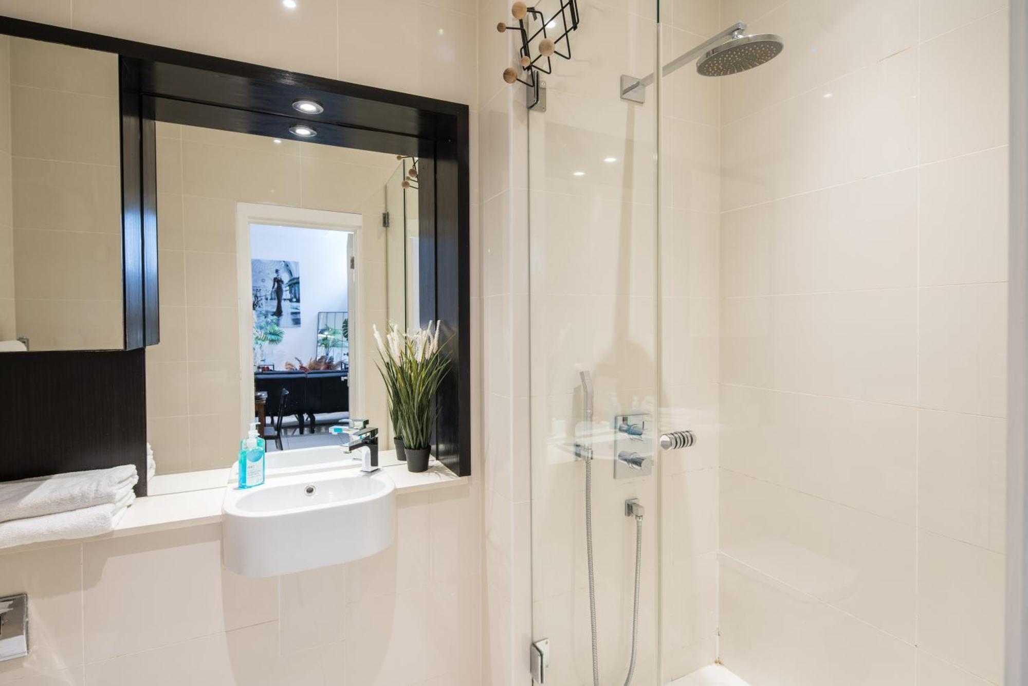 Al Central-Soho-Chinatown-Coventgarden-Cozy-Onebed Apartman London Kültér fotó